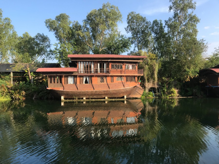 คุ้มแม่น้ำท่าจีน หม่อมไฉไล โรงแรมเรือ หลงรักในธรรมชาติและหลงใหลในคุณค่าของวัตถุโบราณ